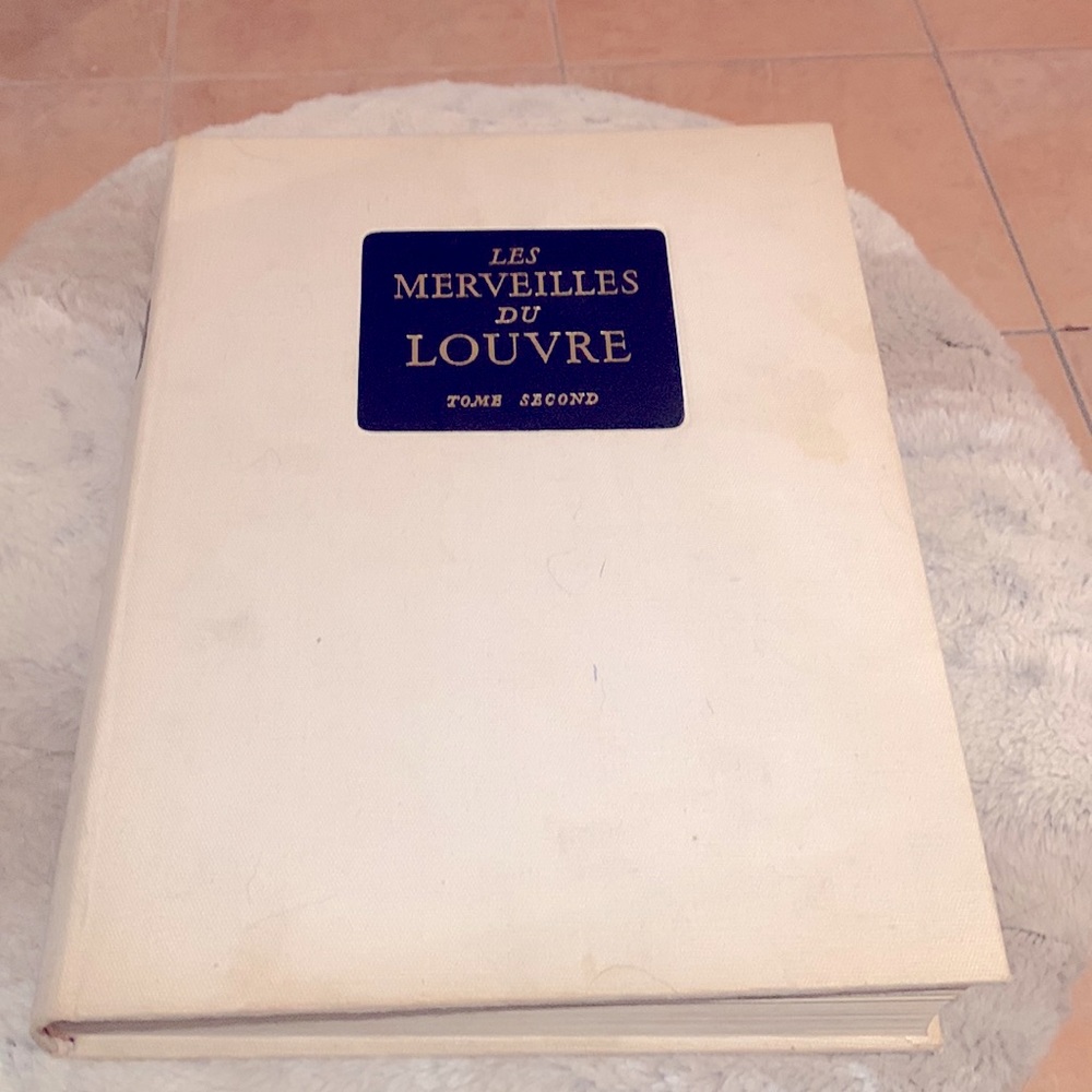 Book, Les Merveilles du Louvre in Paris France Museum, French